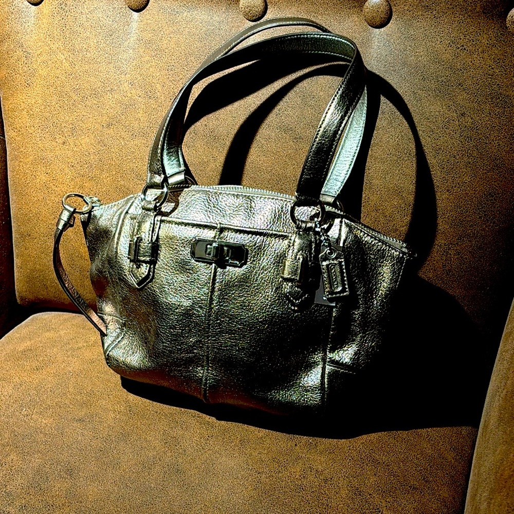Small Coach bag, bronzy metallic pebbled leather